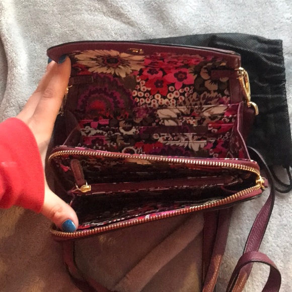 Vera Bradley cross over - Picture 3 of 6